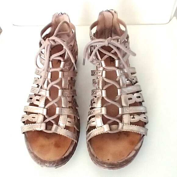EARTH - Gold Gladiator Sandals, 8.5 M - Picture 2 of 6